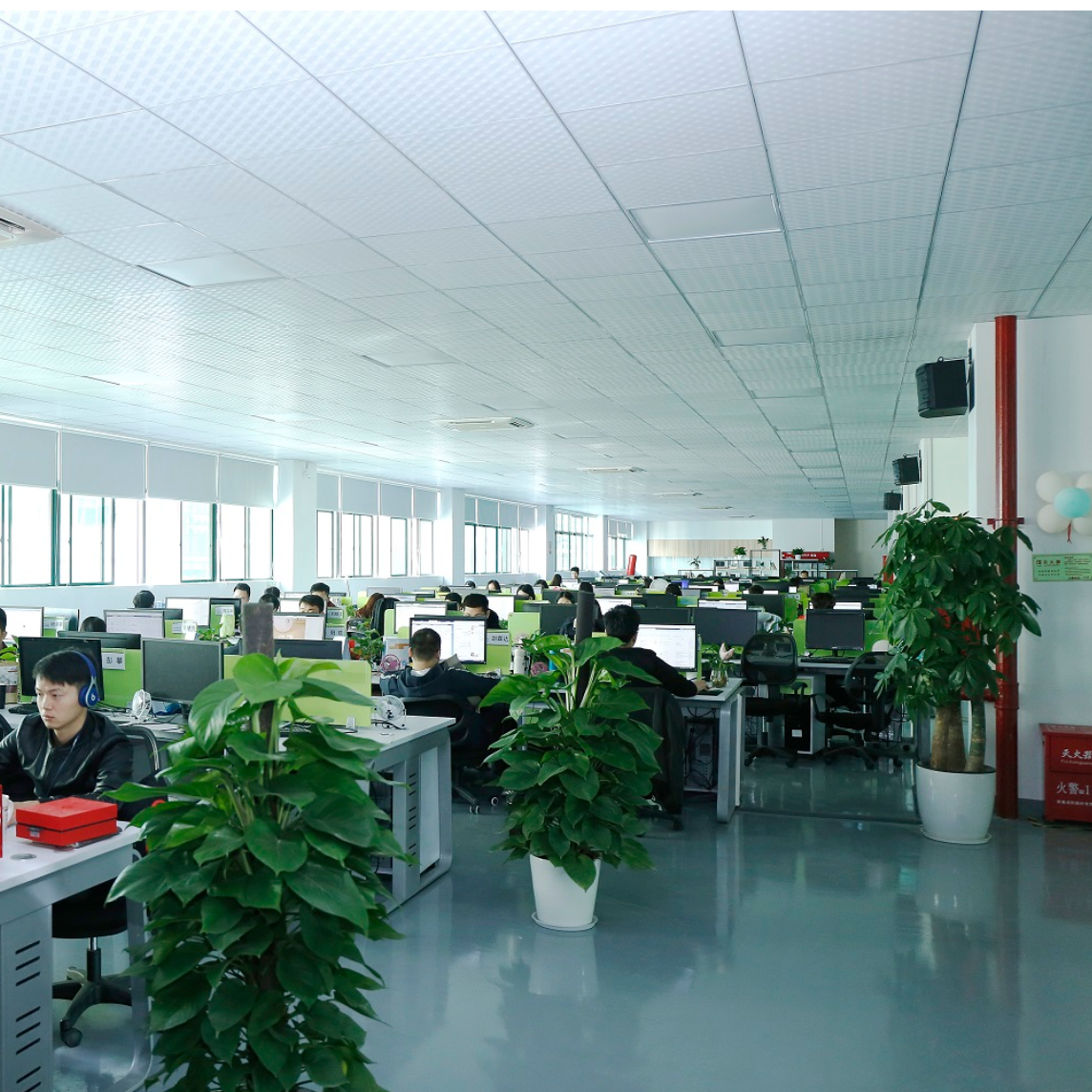 宽敞明亮的办公室